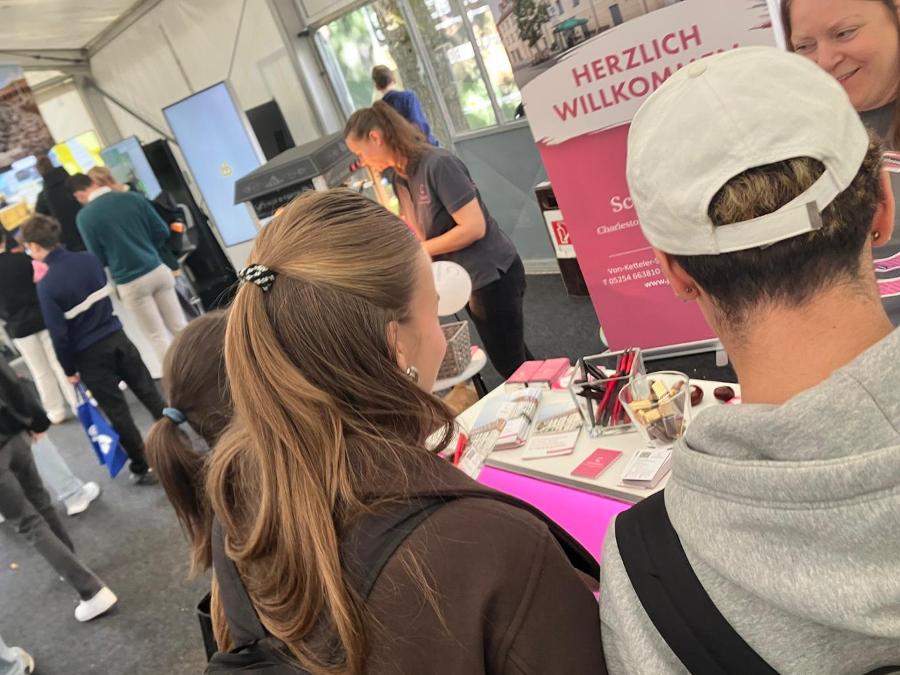 EF erkundet berufliche Perspektiven auf der Connect 2026 