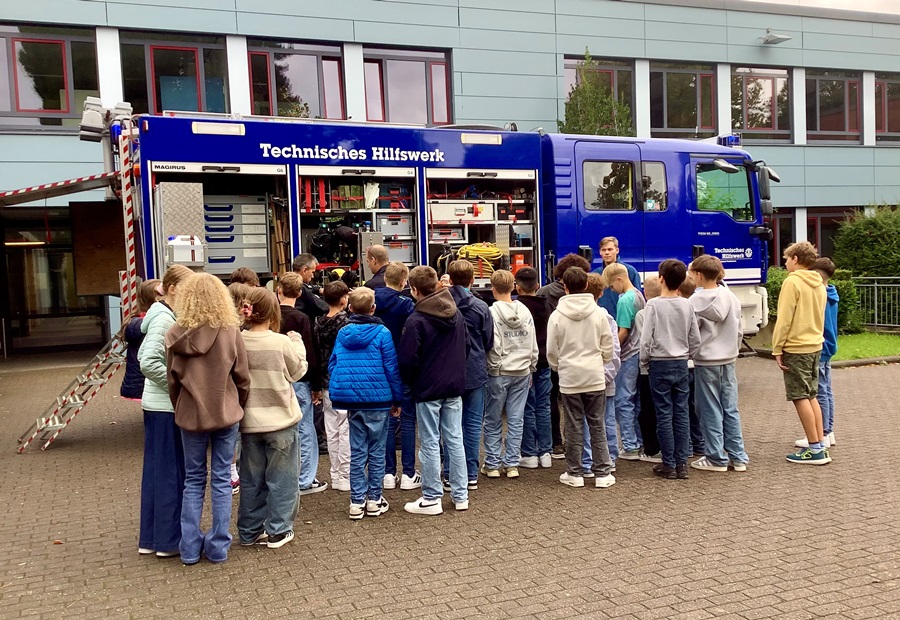 Besuch von THW und Freiwilliger Feuerwehr